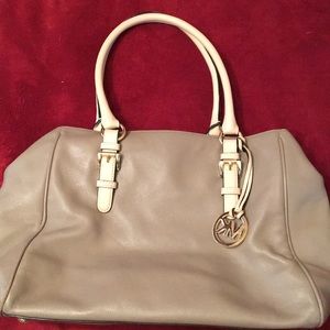 Micheal kors purse